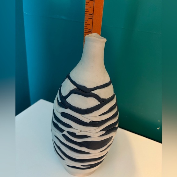 Artistic Handmade Cream and Blue Ceramic Pottery Vase - Picture 3 of 4